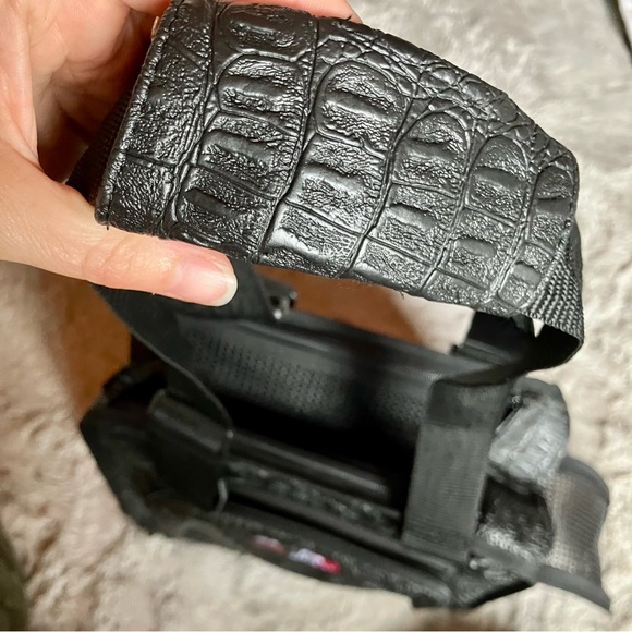 One-of-a-kind black snakeprint small pet carrier by Daba Doo Collection like new - Picture 10 of 12